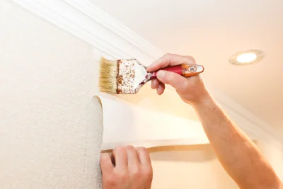 Pose de papier peint à Linards — revêtements muraux et toiles de verre